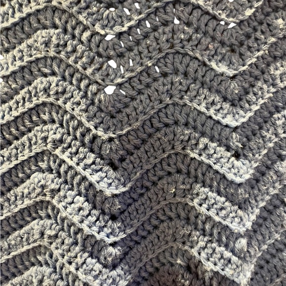 Vintage handcrafted knitted blue cape - Picture 8 of 9